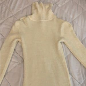 Women’s GAP turtle neck sweater